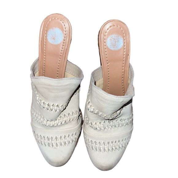 Journee Collection Creme Leather Huntley Shoes 7.5 - Picture 1 of 7